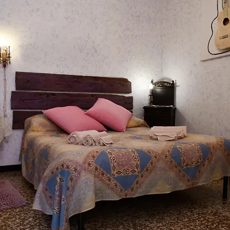 Au Caruggiu كيريالي