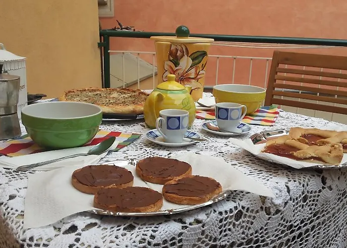 Au Caruggiu בית הארחה 3*